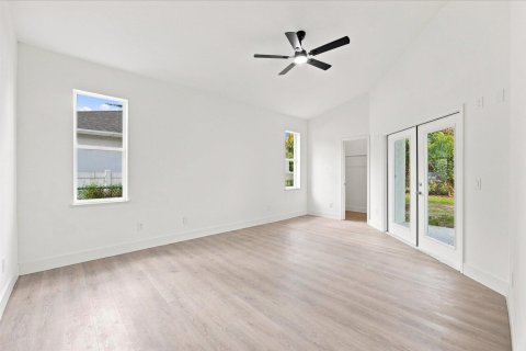 House in Port St. Lucie, Florida 5 bedrooms, 235.51 sq.m. № 2352727 - photo 18