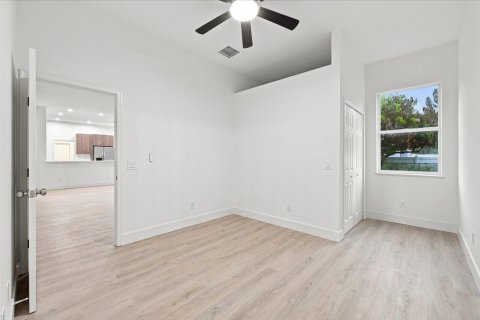 House in Port St. Lucie, Florida 5 bedrooms, 235.51 sq.m. № 2352727 - photo 27