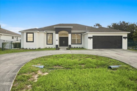 House in Port St. Lucie, Florida 5 bedrooms, 235.51 sq.m. № 2352727 - photo 6