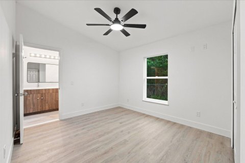 House in Port St. Lucie, Florida 5 bedrooms, 235.51 sq.m. № 2352727 - photo 24