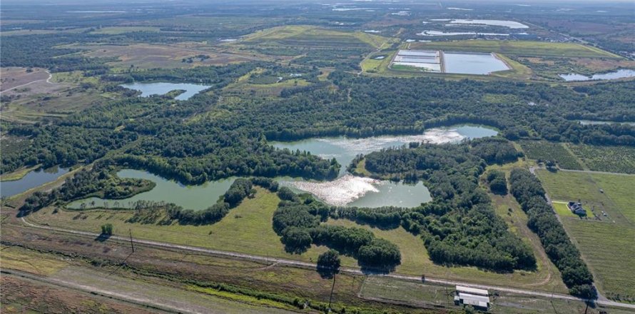 Land in Fort Meade, Florida № 1732686