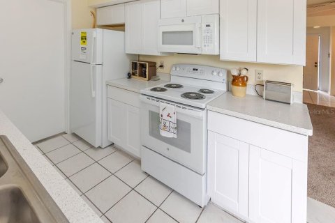 Condominio en venta en Weeki Wachee, Florida, 2 dormitorios, 99.41 m2 № 2151892 - foto 15