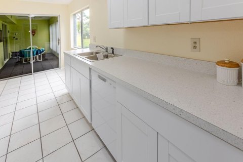 Condominio en venta en Weeki Wachee, Florida, 2 dormitorios, 99.41 m2 № 2151892 - foto 18