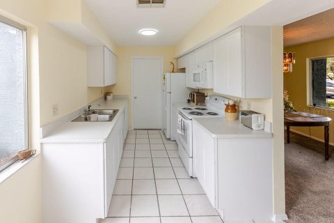 Condominio en venta en Weeki Wachee, Florida, 2 dormitorios, 99.41 m2 № 2151892 - foto 2