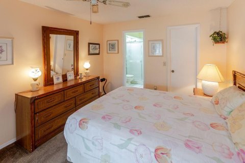 Condominio en venta en Weeki Wachee, Florida, 2 dormitorios, 99.41 m2 № 2151892 - foto 28