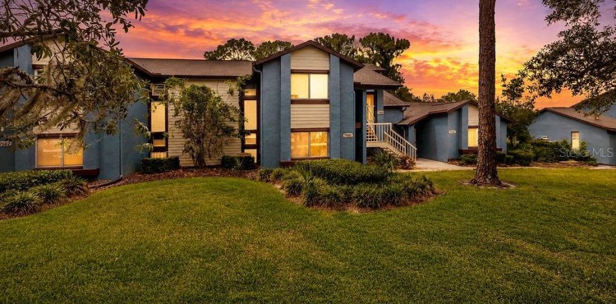 Condominio en Weeki Wachee, Florida, 2 dormitorios № 2151892