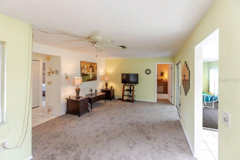 Condominio en venta en Weeki Wachee, Florida, 2 dormitorios, 99.41 m2 № 2151892 - foto 3