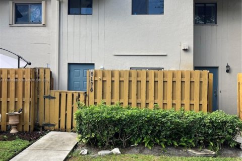 Townhouse in Davie, Florida 2 bedrooms, 112.97 sq.m. № 1925454 - photo 13