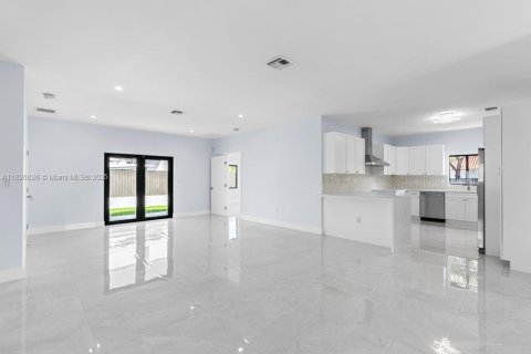 Casa en venta en Cutler Bay, Florida, 4 dormitorios, 194.63 m2 № 1936539 - foto 13