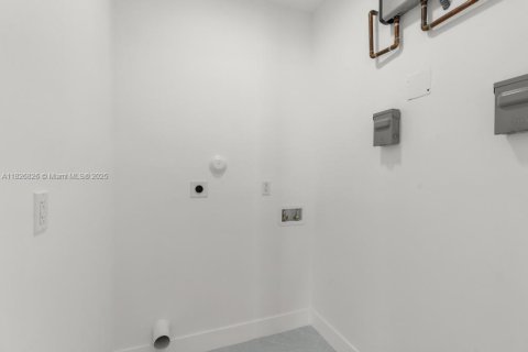 Casa en venta en Cutler Bay, Florida, 4 dormitorios, 194.63 m2 № 1936539 - foto 29