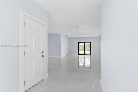 Casa en venta en Cutler Bay, Florida, 4 dormitorios, 194.63 m2 № 1936539 - foto 7