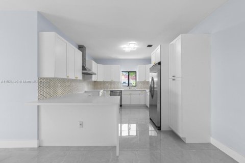 Casa en venta en Cutler Bay, Florida, 4 dormitorios, 194.63 m2 № 1936539 - foto 15