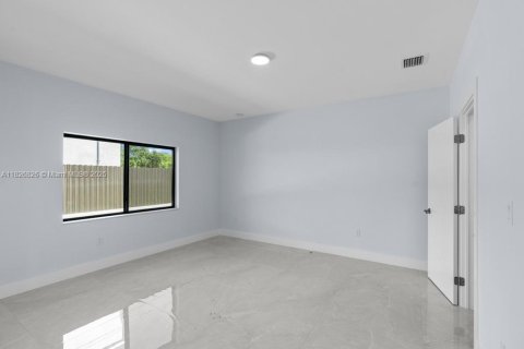Casa en venta en Cutler Bay, Florida, 4 dormitorios, 194.63 m2 № 1936539 - foto 19
