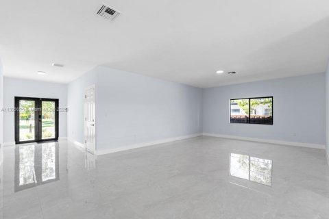 Casa en venta en Cutler Bay, Florida, 4 dormitorios, 194.63 m2 № 1936539 - foto 10