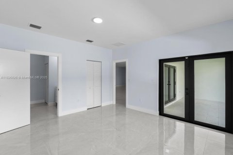 Casa en venta en Cutler Bay, Florida, 4 dormitorios, 194.63 m2 № 1936539 - foto 20