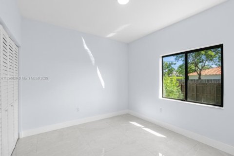 Casa en venta en Cutler Bay, Florida, 4 dormitorios, 194.63 m2 № 1936539 - foto 27