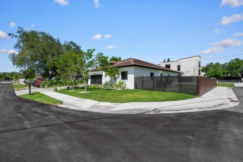 Casa en venta en Cutler Bay, Florida, 4 dormitorios, 194.63 m2 № 1936539 - foto 4
