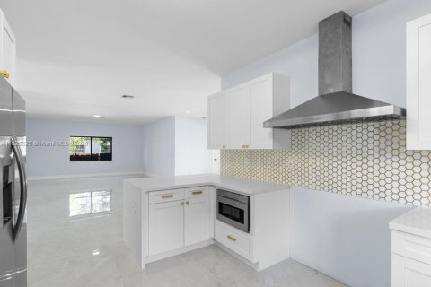 Casa en venta en Cutler Bay, Florida, 4 dormitorios, 194.63 m2 № 1936539 - foto 18