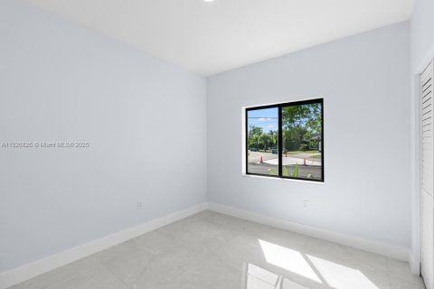 Casa en venta en Cutler Bay, Florida, 4 dormitorios, 194.63 m2 № 1936539 - foto 26