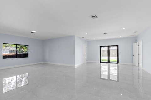 Casa en venta en Cutler Bay, Florida, 4 dormitorios, 194.63 m2 № 1936539 - foto 8