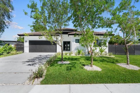 Casa en venta en Cutler Bay, Florida, 4 dormitorios, 194.63 m2 № 1936539 - foto 3