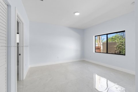 Casa en venta en Cutler Bay, Florida, 4 dormitorios, 194.63 m2 № 1936539 - foto 23