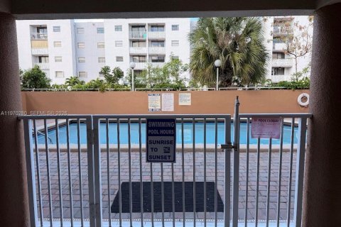 Condominio en venta en Miami, Florida, 1 dormitorio, 66.89 m2 № 2031157 - foto 14