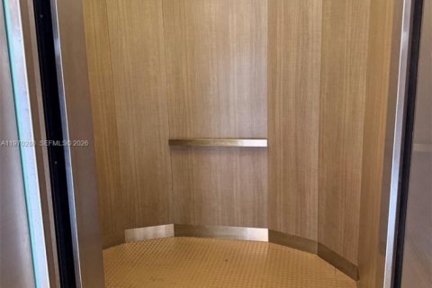 Condominio en venta en Miami, Florida, 1 dormitorio, 66.89 m2 № 2031157 - foto 13