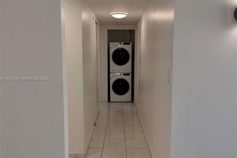 Condominio en venta en Miami, Florida, 1 dormitorio, 66.89 m2 № 2031157 - foto 6