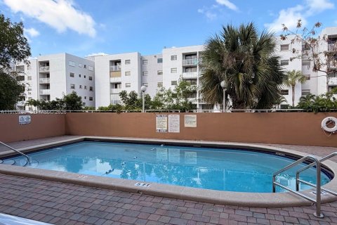 Condominio en venta en Miami, Florida, 1 dormitorio, 66.89 m2 № 2031157 - foto 15