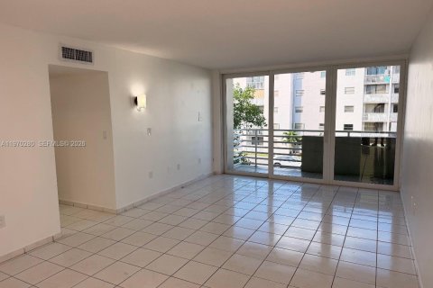 Condominio en venta en Miami, Florida, 1 dormitorio, 66.89 m2 № 2031157 - foto 3