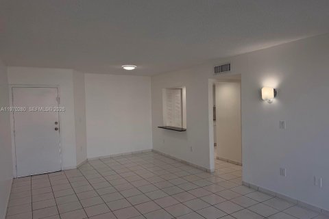 Condominio en venta en Miami, Florida, 1 dormitorio, 66.89 m2 № 2031157 - foto 4