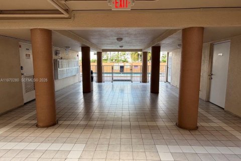 Condominio en venta en Miami, Florida, 1 dormitorio, 66.89 m2 № 2031157 - foto 16