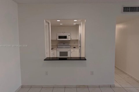 Condominio en venta en Miami, Florida, 1 dormitorio, 66.89 m2 № 2031157 - foto 5