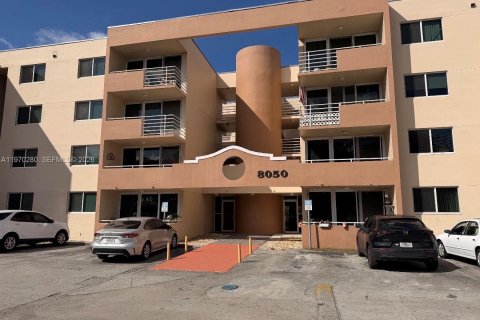 Condominio en Miami, Florida, 1 dormitorio № 2031157