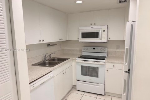 Condominio en venta en Miami, Florida, 1 dormitorio, 66.89 m2 № 2031157 - foto 7