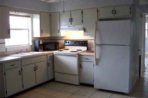 Commercial property in Clearwater, Florida 144.46 sq.m. № 1359332 - photo 5