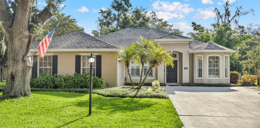 House in Plant City, Florida 3 bedrooms, 190.36 sq.m. № 1885215