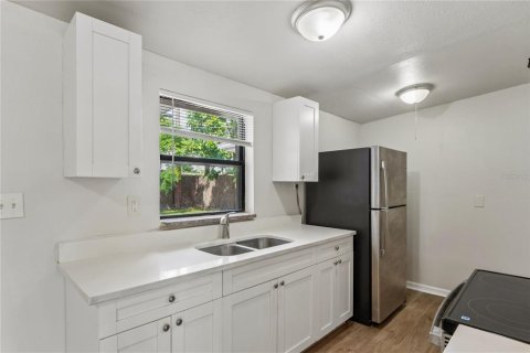 Villa ou maison à vendre à Tampa, Floride: 4 chambres, 130.99 m2 № 2398647 - photo 5
