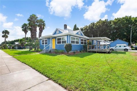 House in Bartow, Florida 5 bedrooms, 231.88 sq.m. № 2306179
