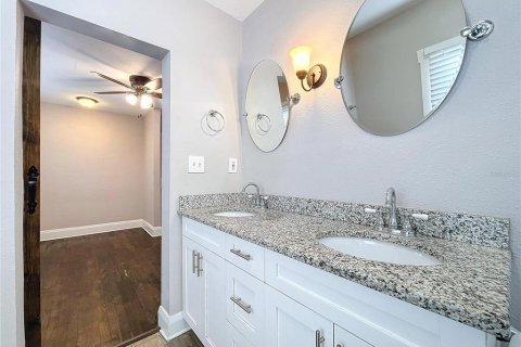 Casa en alquiler en Tampa, Florida, 2 dormitorios, 124.49 m2 № 1856628 - foto 28
