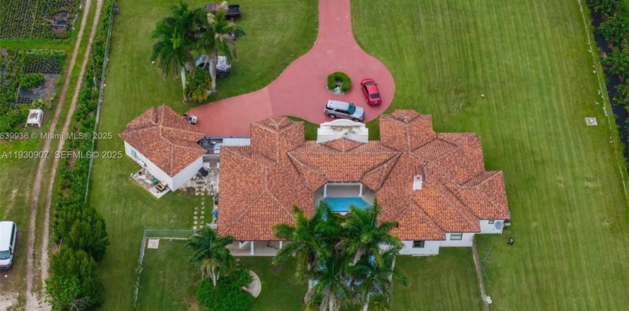 Дом в Хомстед, Флорида 4 спальни, 331.38м2 № 1989328