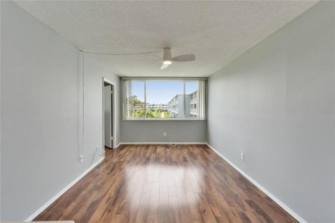 Condominio en venta en Saint Petersburg, Florida, 1 dormitorio, 86.4 m2 № 1796169 - foto 27