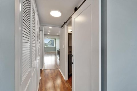 Condominio en venta en Saint Petersburg, Florida, 1 dormitorio, 86.4 m2 № 1796169 - foto 17
