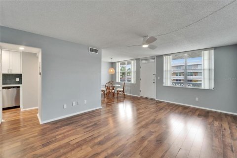 Condominio en venta en Saint Petersburg, Florida, 1 dormitorio, 86.4 m2 № 1796169 - foto 12
