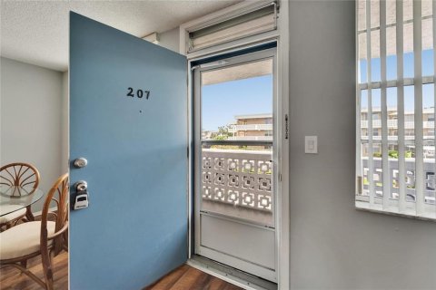 Condominio en venta en Saint Petersburg, Florida, 1 dormitorio, 86.4 m2 № 1796169 - foto 8