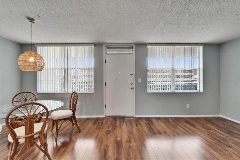 Condominio en venta en Saint Petersburg, Florida, 1 dormitorio, 86.4 m2 № 1796169 - foto 9