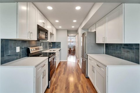 Condominio en venta en Saint Petersburg, Florida, 1 dormitorio, 86.4 m2 № 1796169 - foto 23