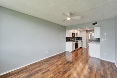 Condominio en venta en Saint Petersburg, Florida, 1 dormitorio, 86.4 m2 № 1796169 - foto 29