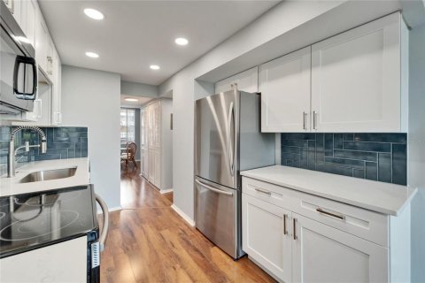Condominio en venta en Saint Petersburg, Florida, 1 dormitorio, 86.4 m2 № 1796169 - foto 24